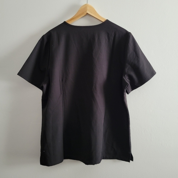 Figs Casma™ Three-Pocket Scrub Top - Picture 6 of 6